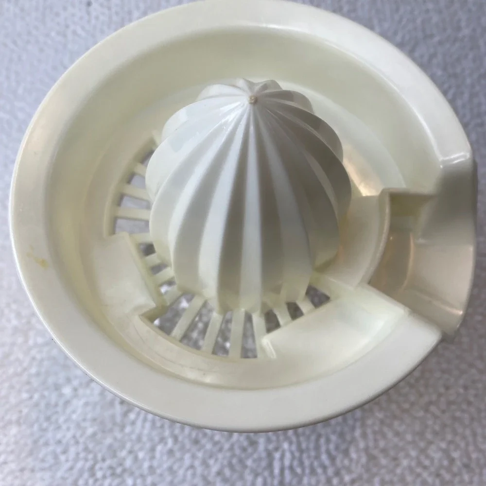 Vintage Manual Citrus Juicer Glass Jar Cream Plastic‎ Reamer Strainer Pour Spout